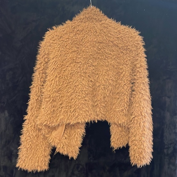 Furry crop jacket with pockets - Picture 3 of 4